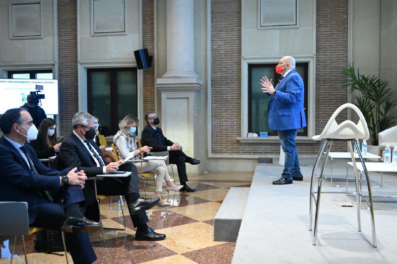 Constantino Mediavilla, presidente editor de Madridiario, en las XIX Jornadas de Medio Ambiente y Desarrollo Sostenible.