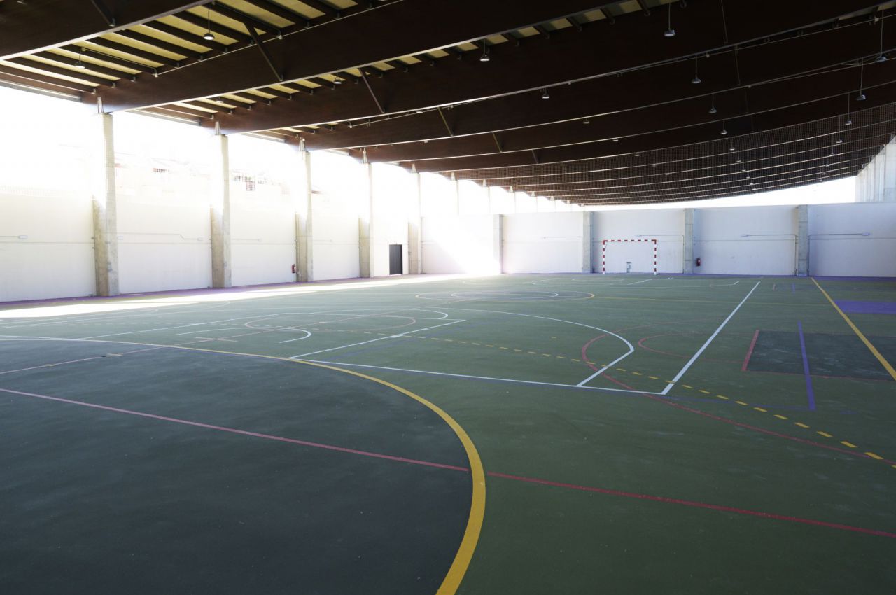 Uno de los anuncios municipales en materia deportiva se centró en la puesta en marcha de un total de 14 centros deportivos municipales de aquí a seis años, a través de la fórmula del contrato de concesión de obra.