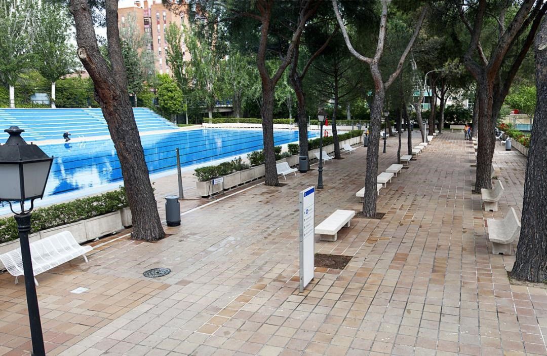 Uno de los anuncios municipales en materia deportiva se centró en la puesta en marcha de un total de 14 centros deportivos municipales de aquí a seis años, a través de la fórmula del contrato de concesión de obra. 