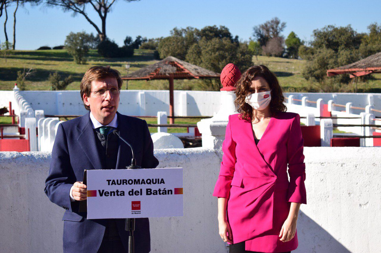 Almeida y Ayuso en la Venta del Batán