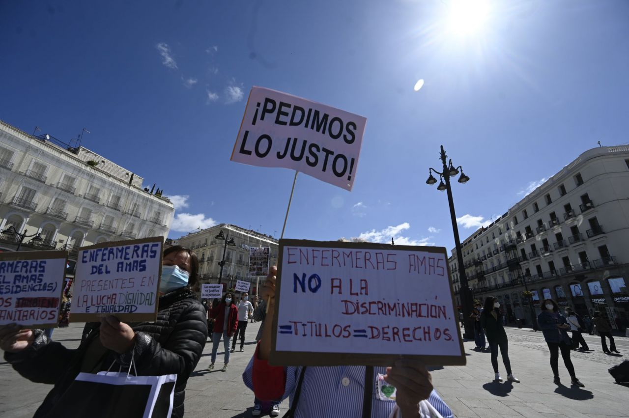 En el Día Internacional de la Enfermería, los profesionales sanitarios reivindican mejores condiciones en la Puerta del Sol