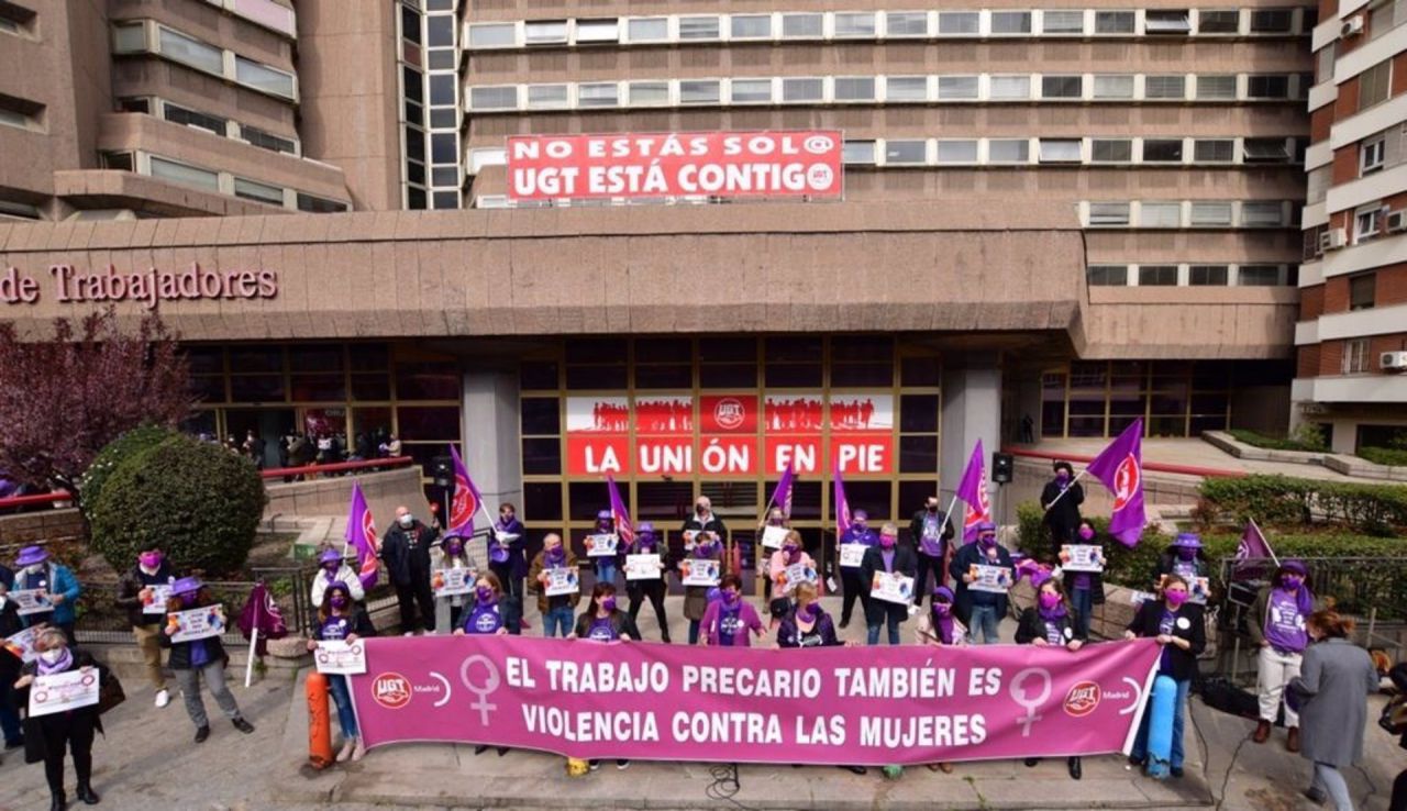 Concentración a las puertas de la sede de UGT Madrid por el 8M