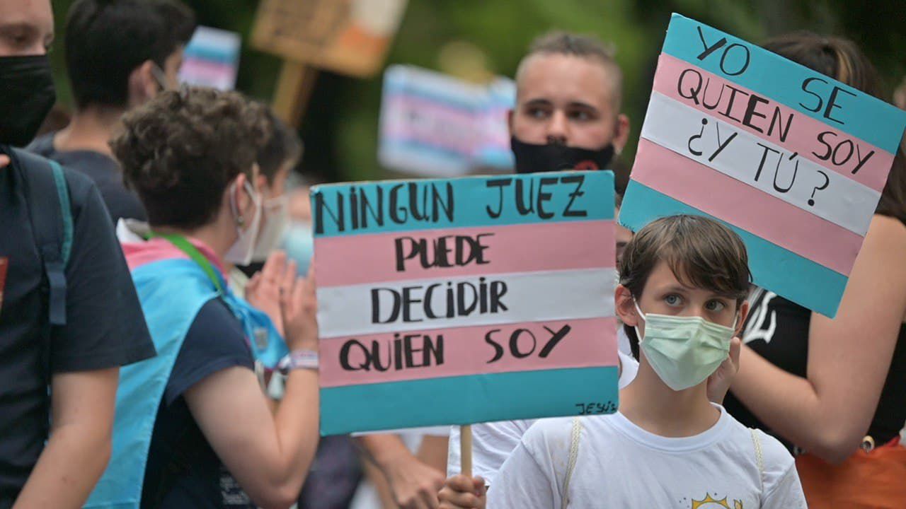 La marcha del Orgullo 2021 recorre el Paseo Del Prado