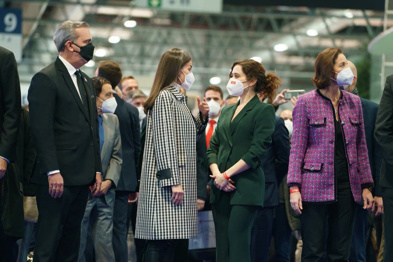 La Reina y la presidenta de la Comunidad de Madrid han charlado durante el evento