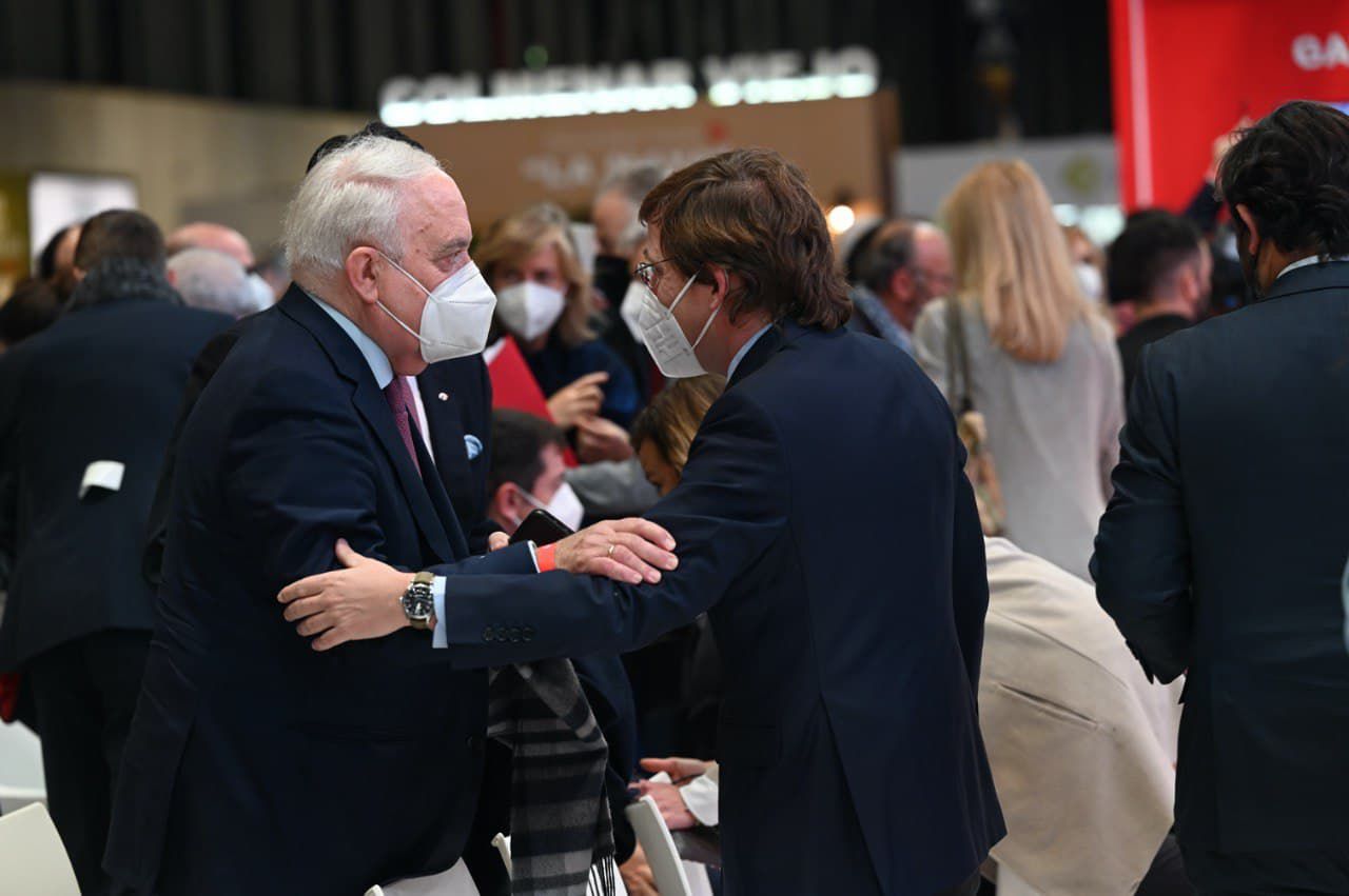 La presidenta de la Comunidad de Madrid, Isabel Díaz Ayuso, participa en la presentación de Madrid Turismo by Ifema junto con el alcalde de Madrid, José Luis Martínez-Almeida y el presidente del Comité Ejecutivo de Ifema, José Vicente de los Mozos