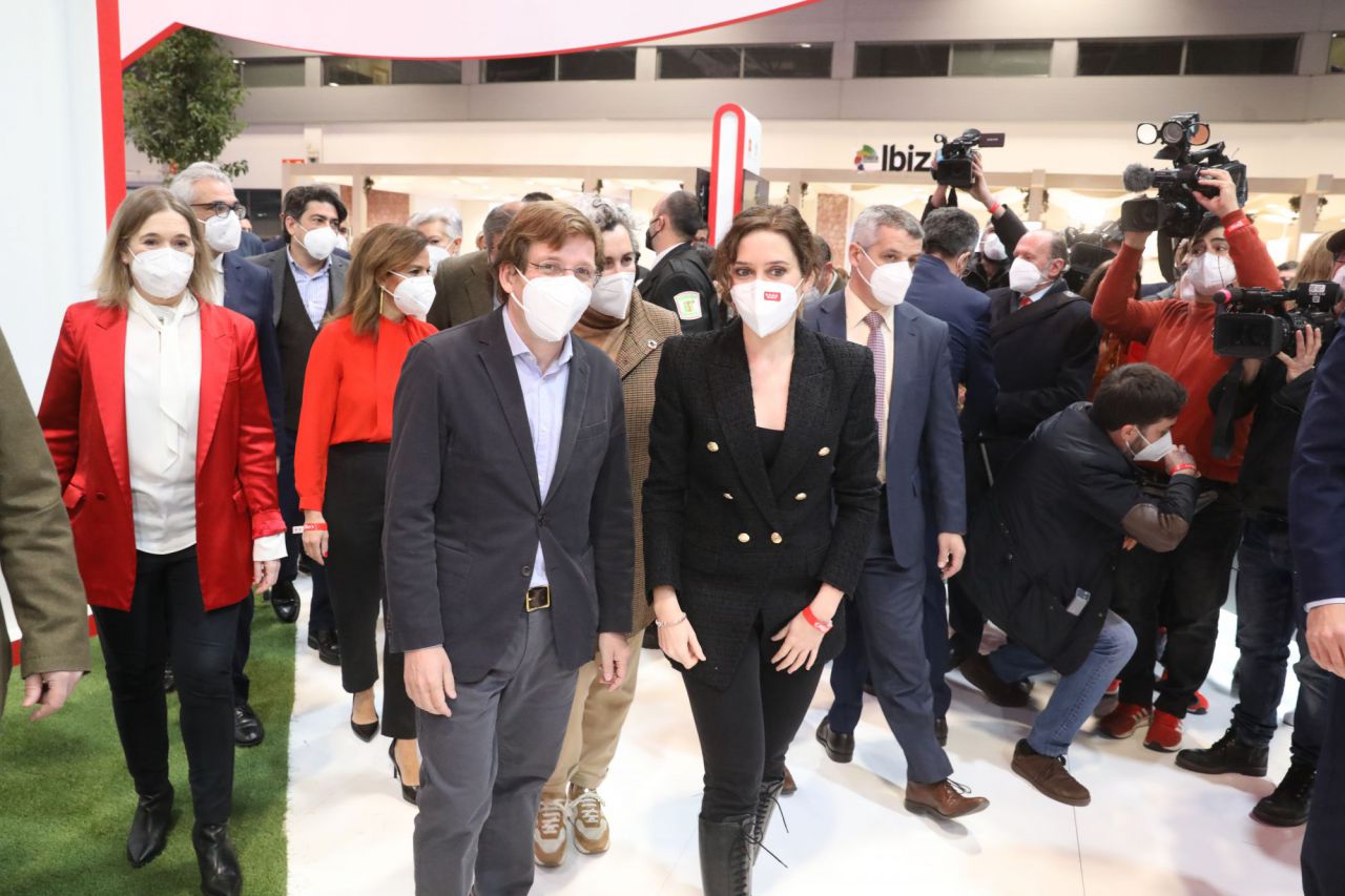 José Luis Martínez-Almeida e Isabel Díaz Ayuso, en el Dia de Madrid en Fitur.