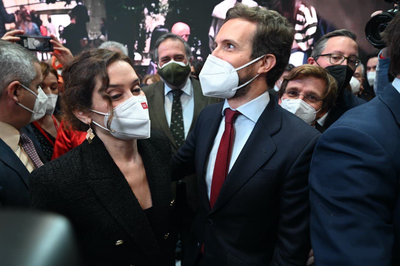 Isabel Díaz Ayuso y Pablo Casado, en Fitur