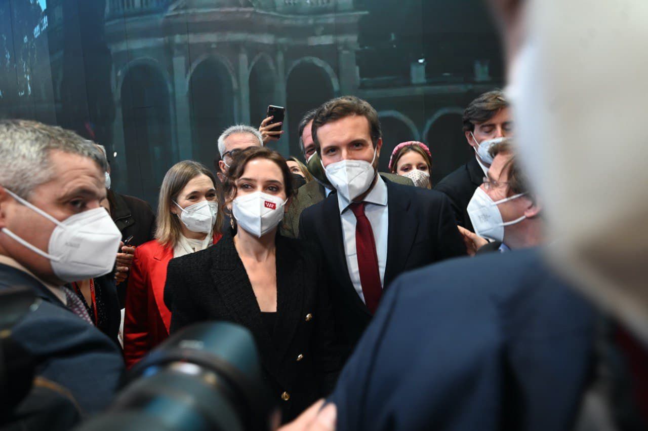 Isabel Díaz Ayuso y Pablo Casado, en Fitur