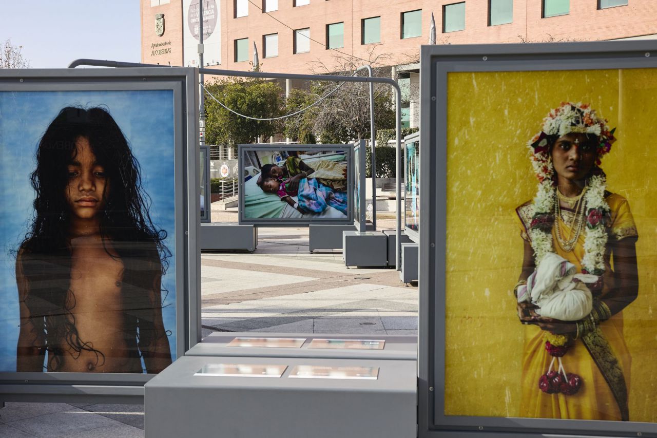 Exposición 'Tierra de Sueños' en la plaza Mayor de Alcobendas