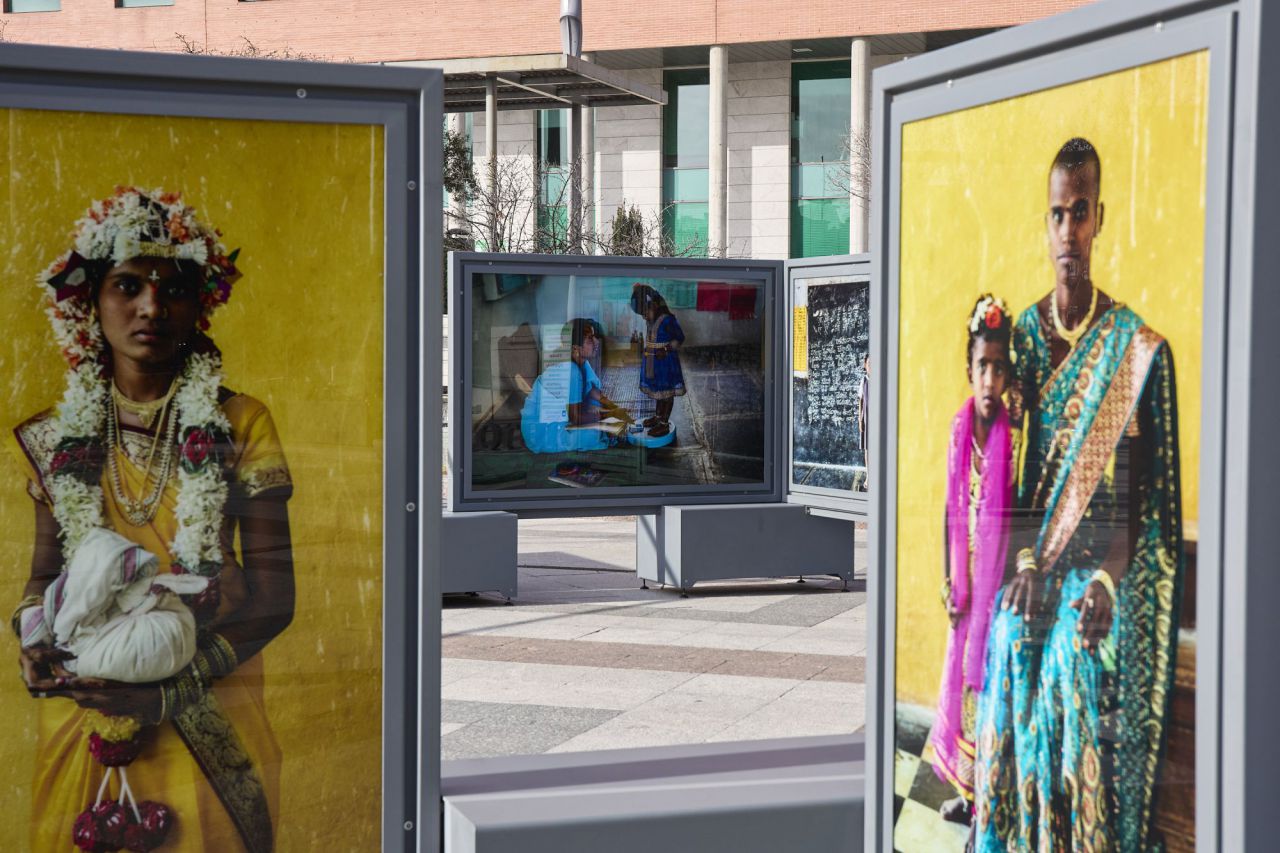 Exposición 'Tierra de Sueños' en la plaza Mayor de Alcobendas