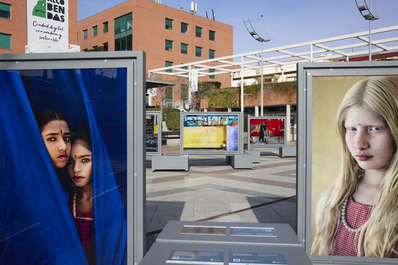Exposición 'Tierra de Sueños' en la plaza Mayor de Alcobendas