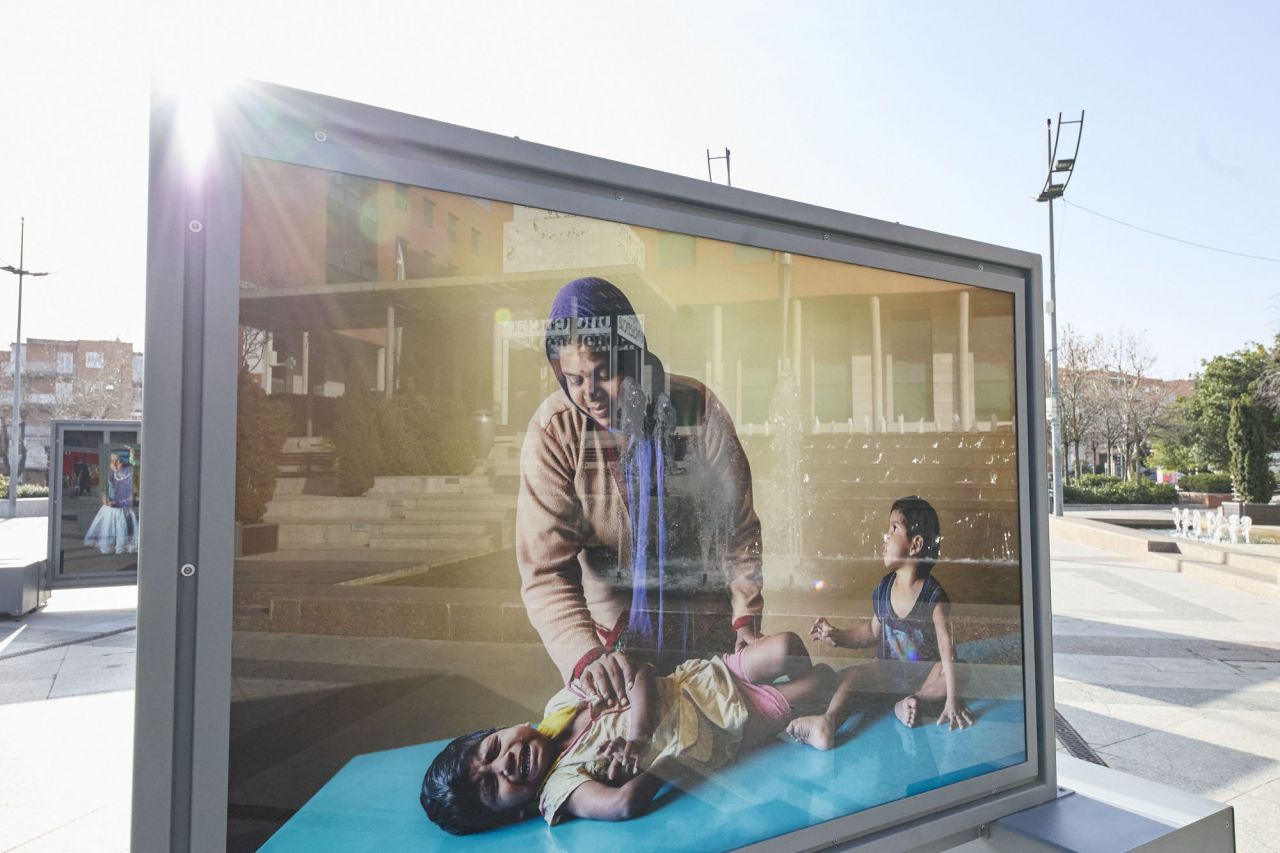 Exposición 'Tierra de Sueños' en la plaza Mayor de Alcobendas