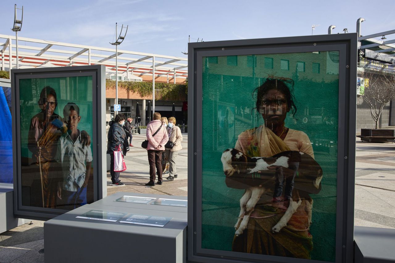 Exposición 'Tierra de Sueños' en la plaza Mayor de Alcobendas