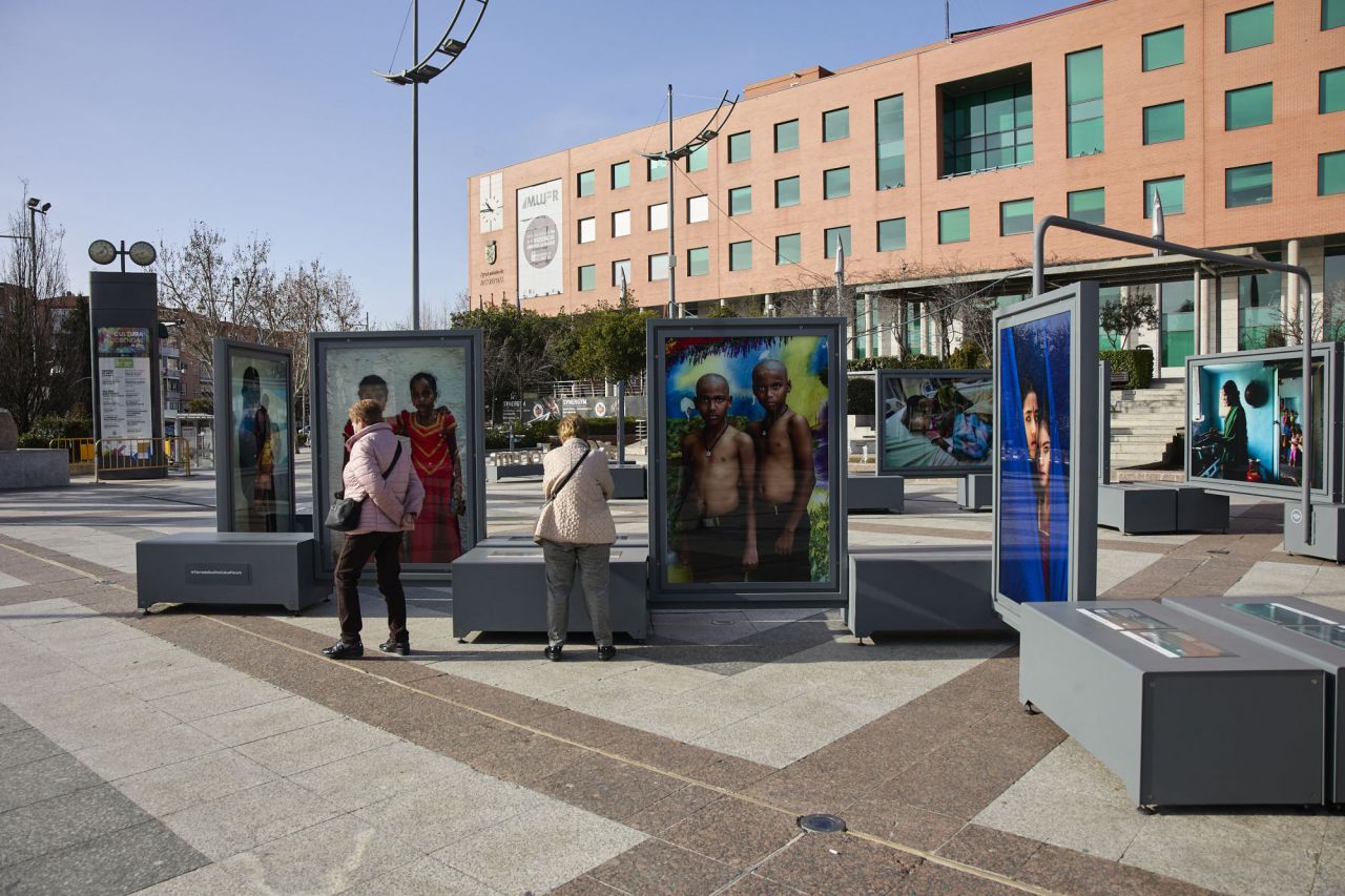 Exposición 'Tierra de Sueños' en la plaza Mayor de Alcobendas