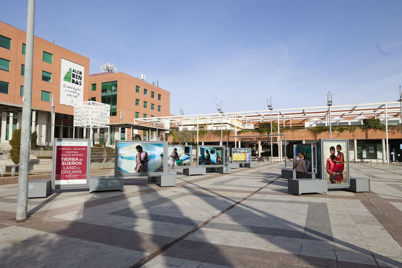 Exposición 'Tierra de Sueños' en la plaza Mayor de Alcobendas
