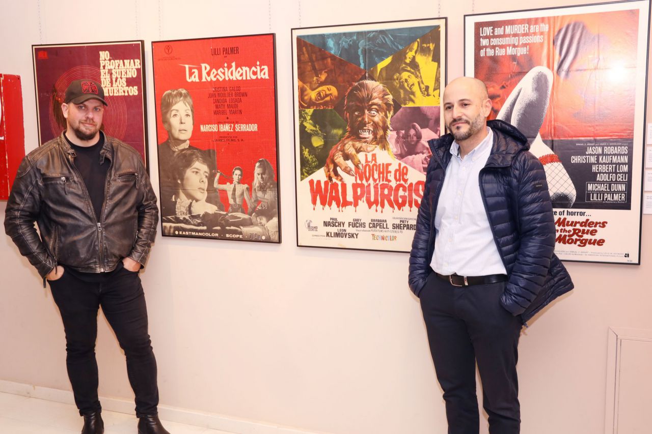 Alejandro Ibáñez -Hijo de Ibáñez Serrador- y Sergio Molina -Hijo de Paul Naschy- visitando Madrid, escenario de cine fantástico