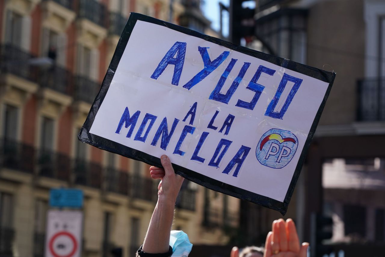 Simpatizantes de Ayuso se manifiestan en Génova
