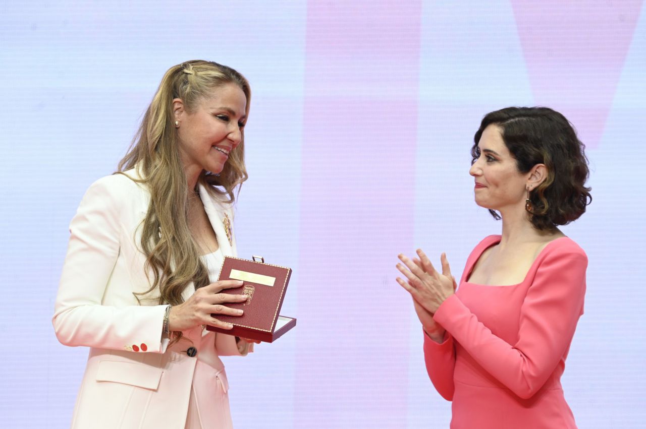 Medalla de Oro a Alicia Alcocer Koplowitz 