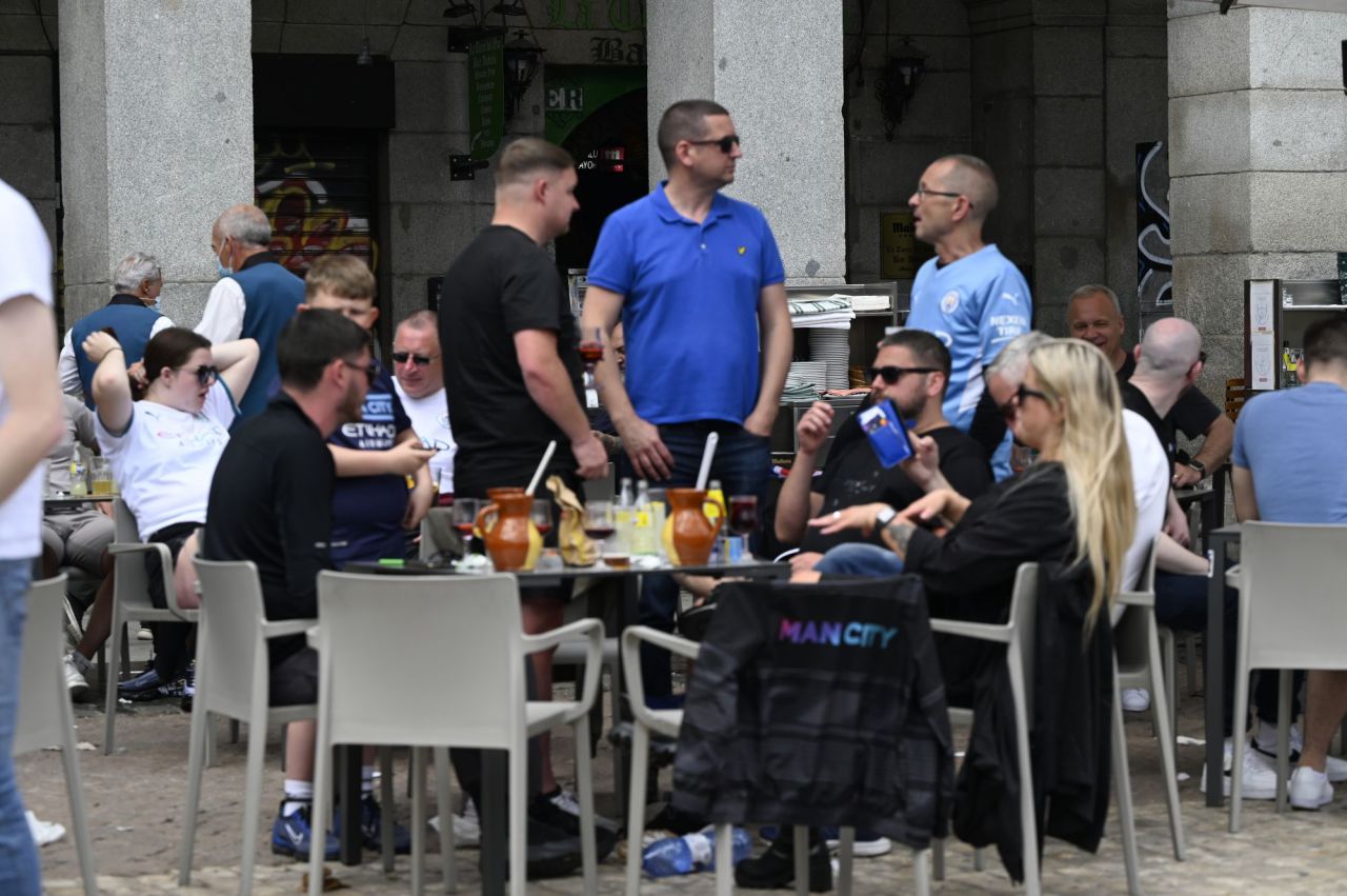 Aficionados ingleses del Manchester City en la Plaza Mayor