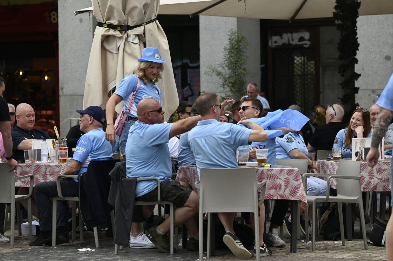 Aficionados ingleses del Manchester City en la Plaza Mayor