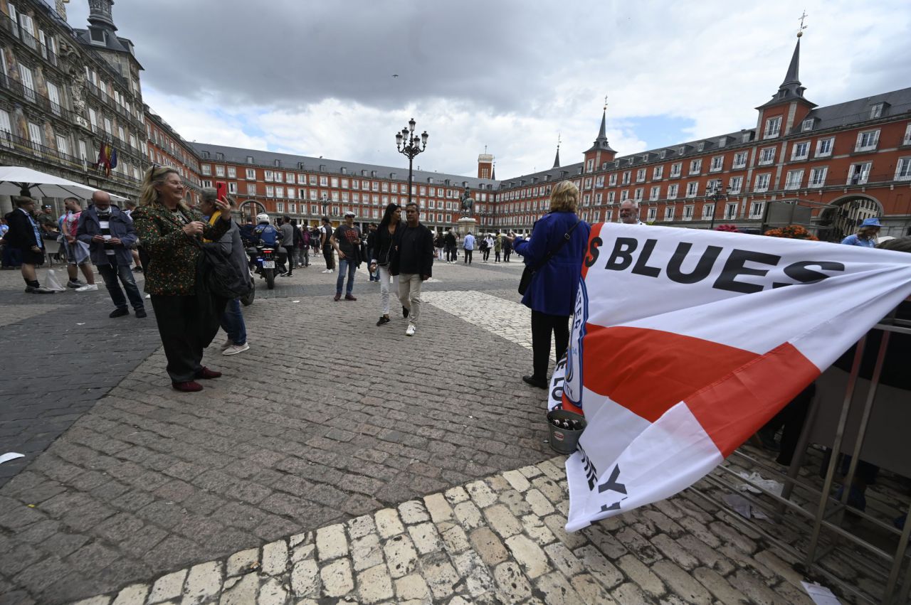 Aficionados ingleses del Manchester City en la Plaza Mayor