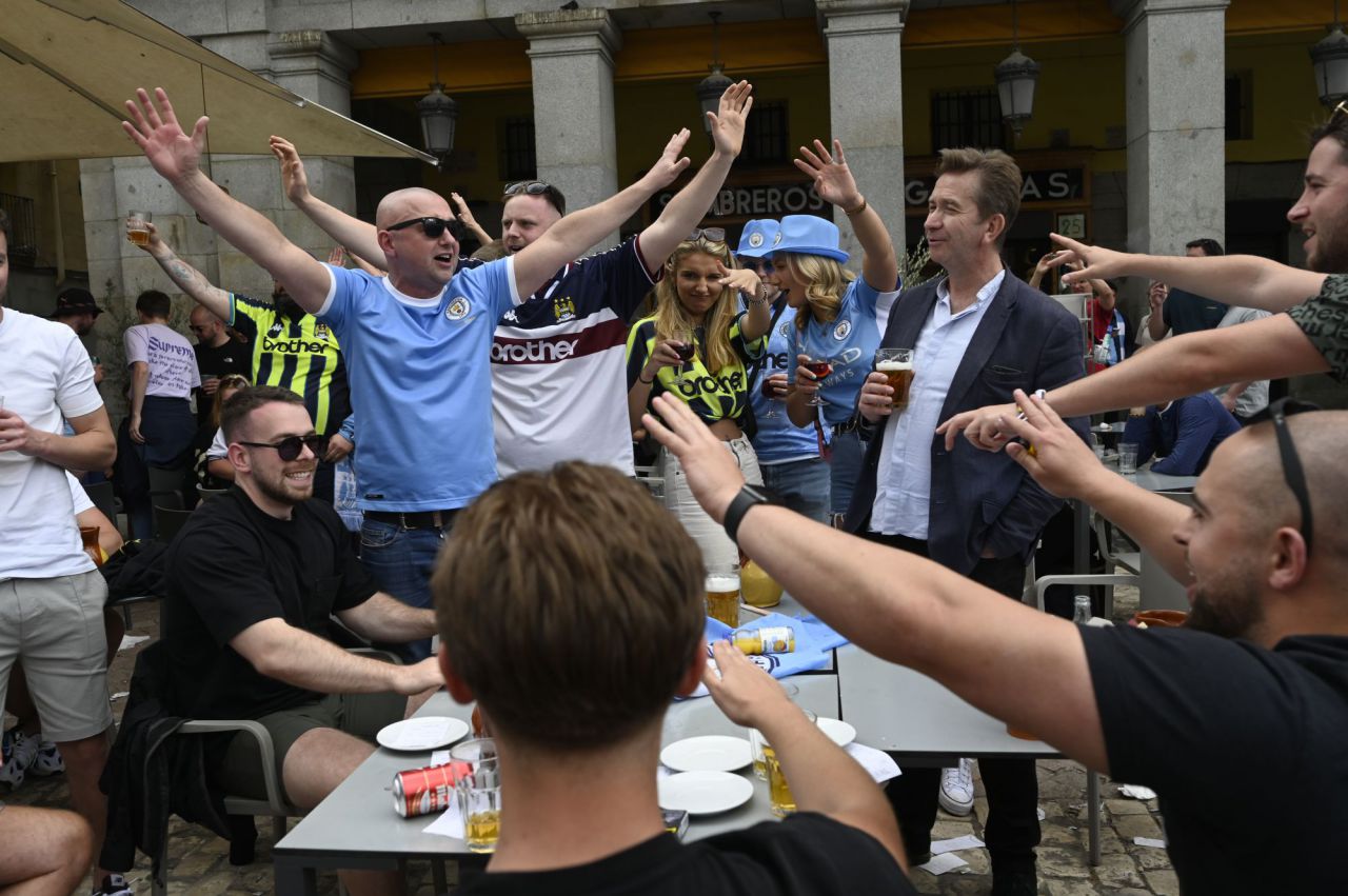 Aficionados ingleses del Manchester City en la Plaza Mayor