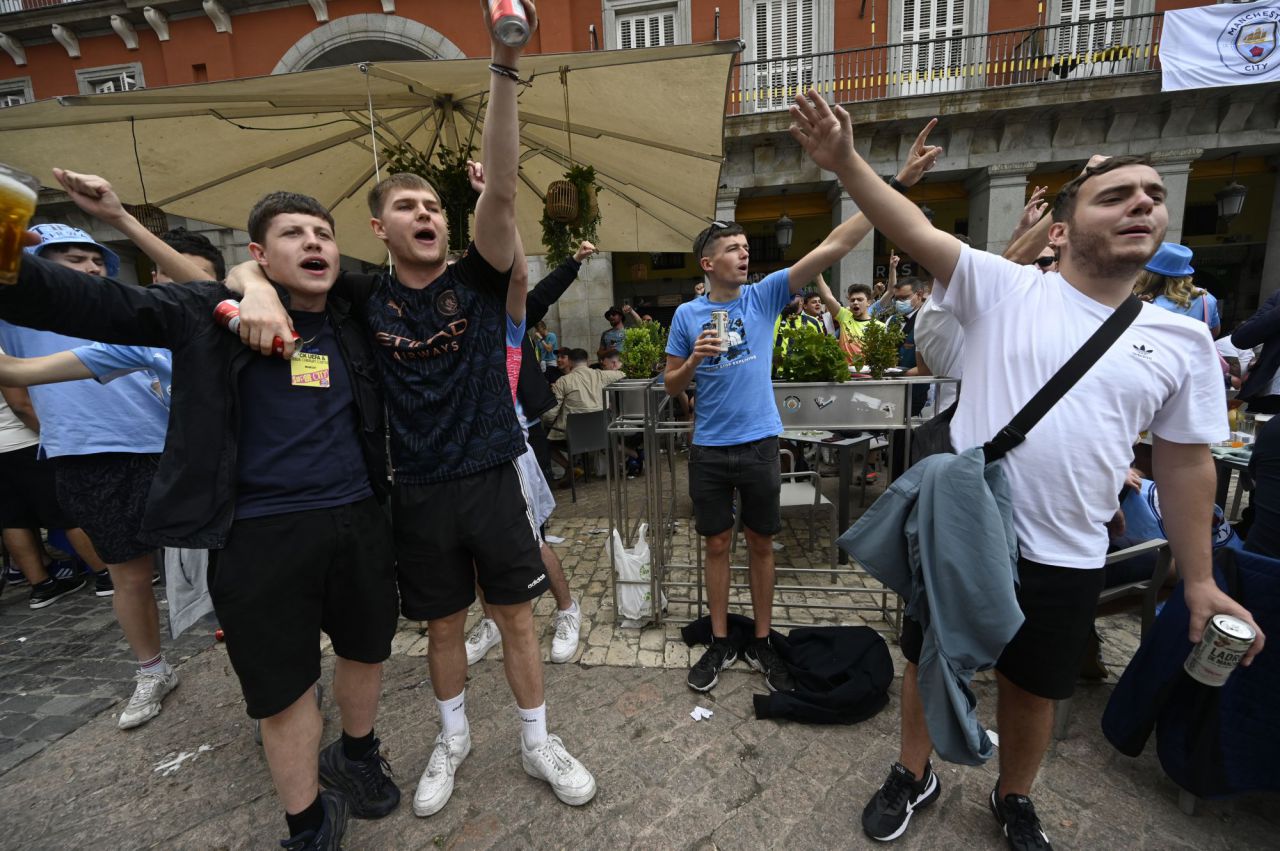 Aficionados ingleses del Manchester City en la Plaza Mayor