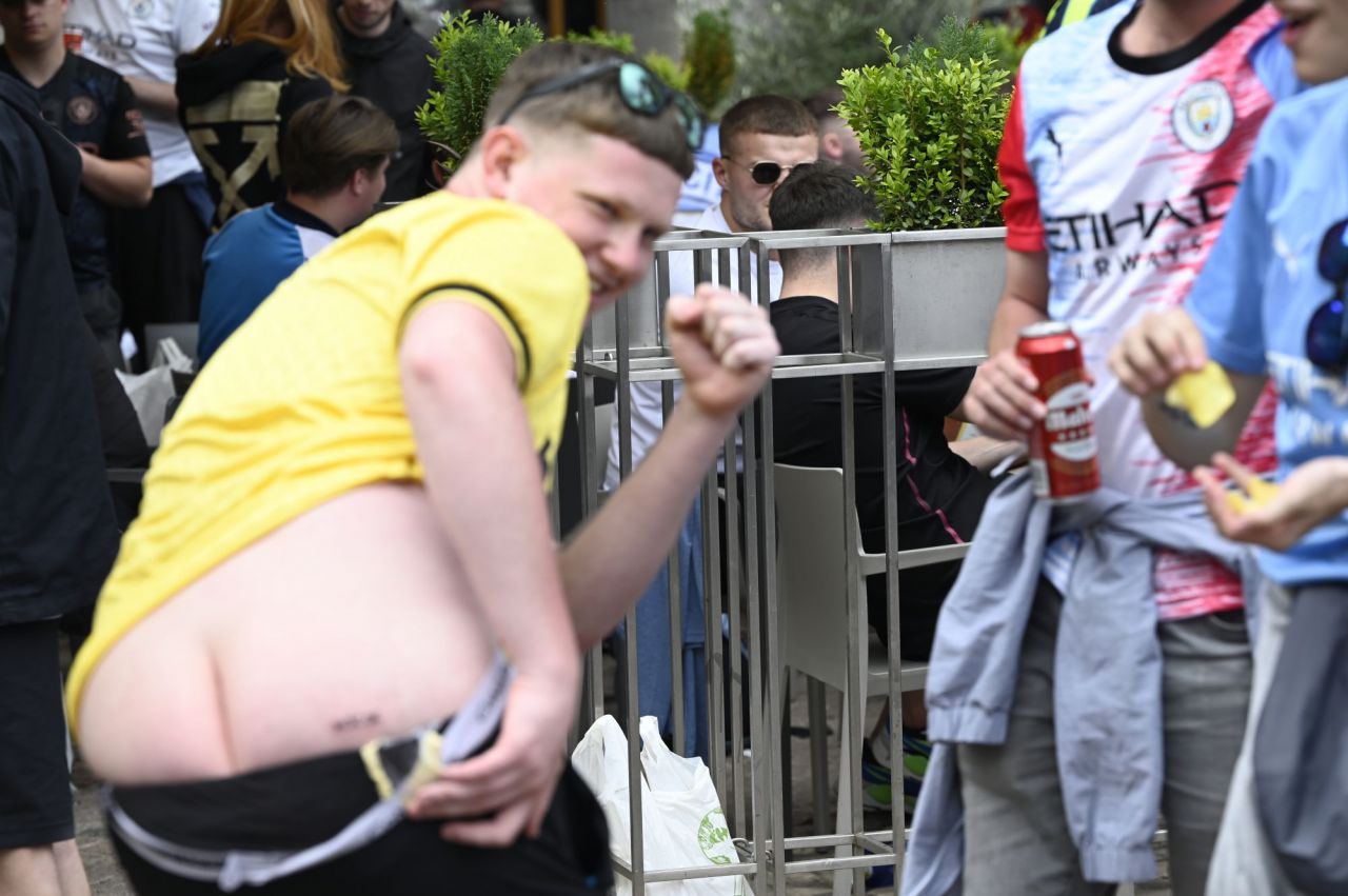 Aficionados ingleses del Manchester City en la Plaza Mayor 