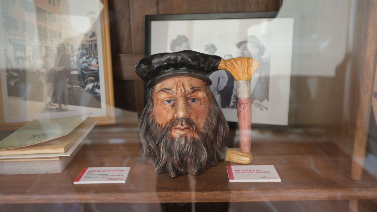 Exposición homenaje al cantautor Luis Eduardo Aute en la sede de la SGAE