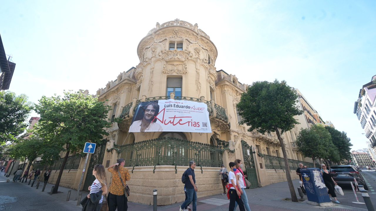 Exposición homenaje al cantautor Luis Eduardo Aute en la sede de la SGAE