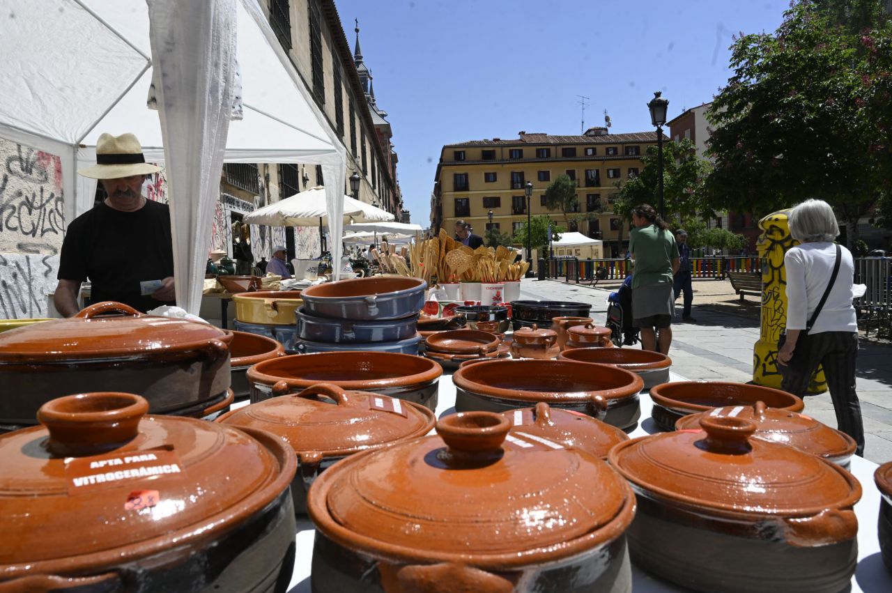 Feria de la Cacharrería en la Plaza de las Comendadoras