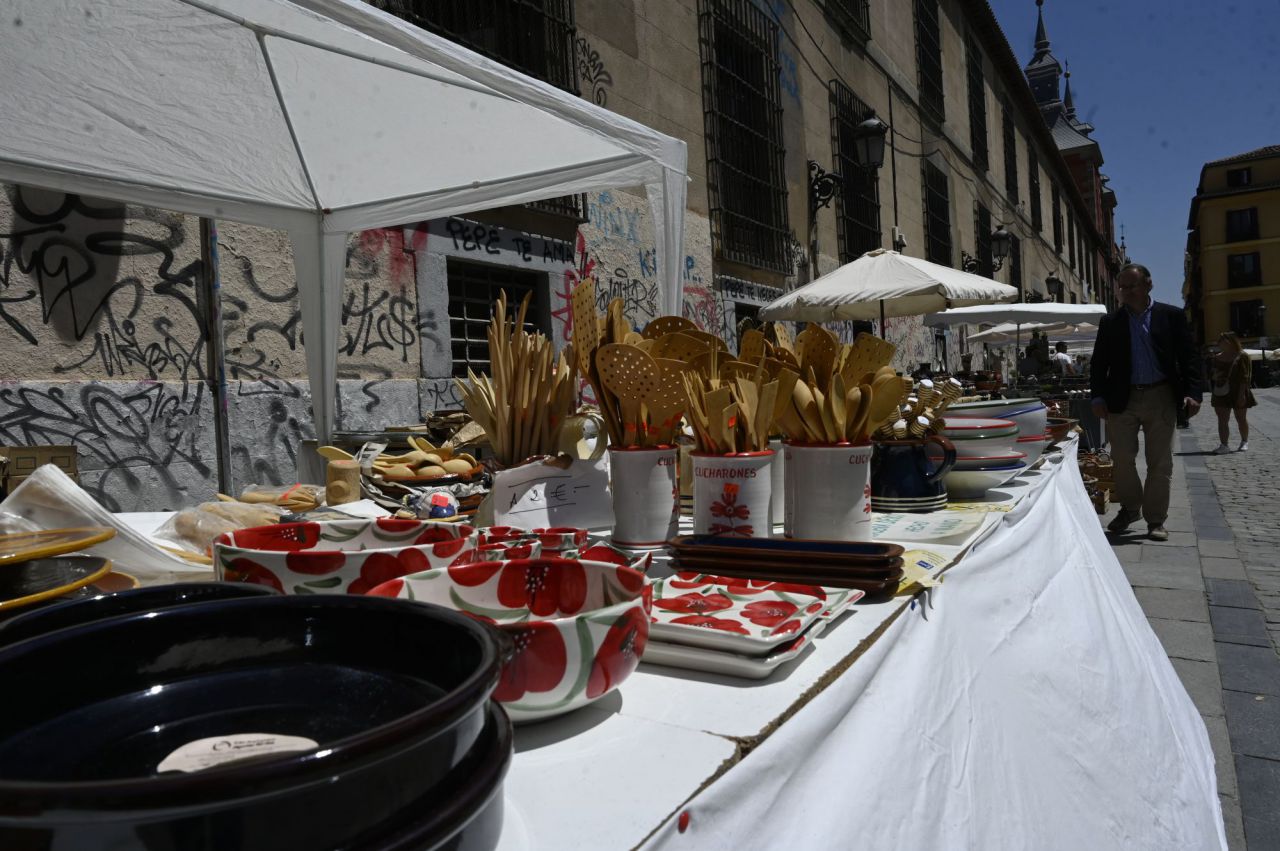 Feria de la Cacharrería en la Plaza de las Comendadoras