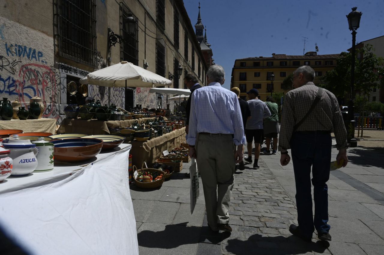 Feria de la Cacharrería en la Plaza de las Comendadoras