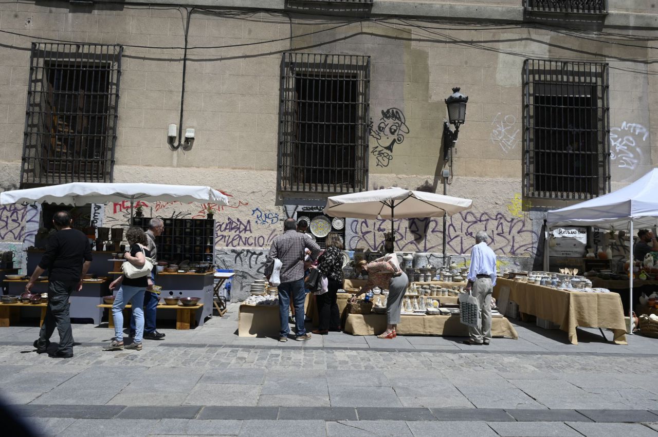 Feria de la Cacharrería en la Plaza de las Comendadoras