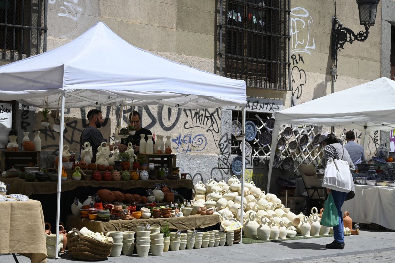 Feria de la Cacharrería en la Plaza de las Comendadoras