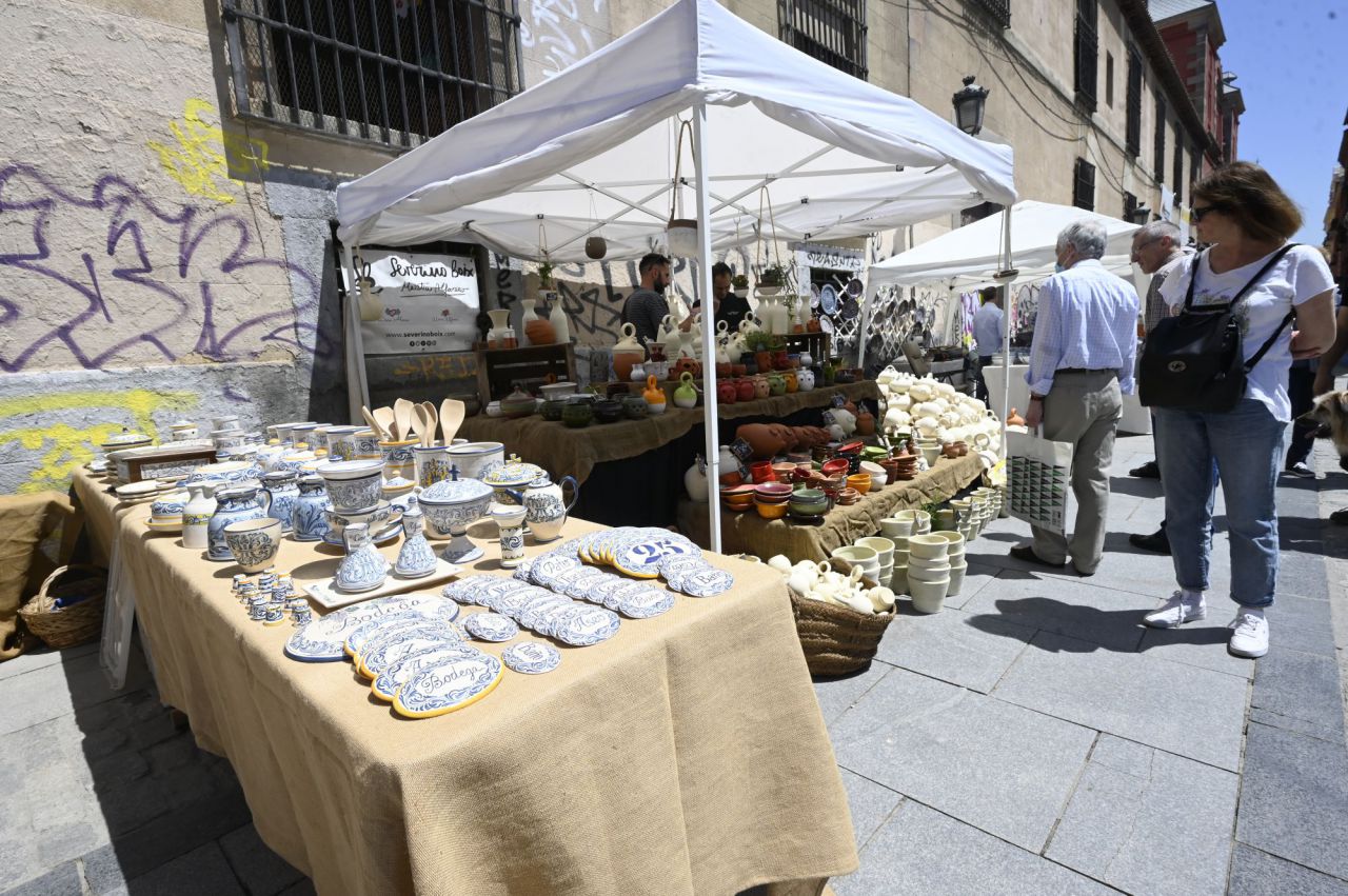 Feria de la Cacharrería en la Plaza de las Comendadoras