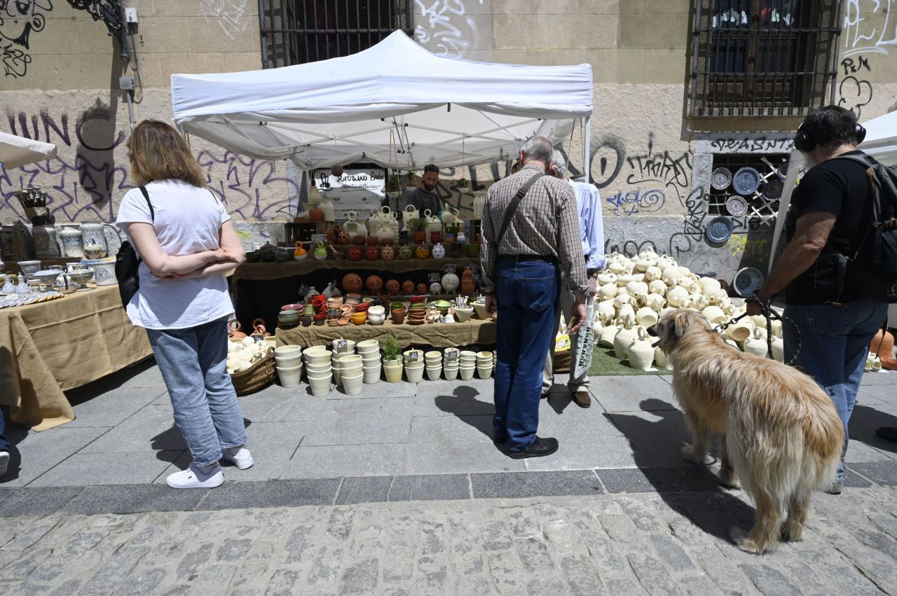 Feria de la Cacharrería en la Plaza de las Comendadoras
