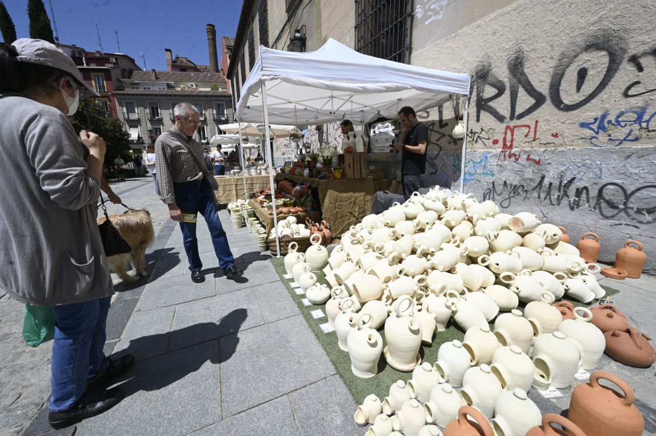 Feria de la Cacharrería en la Plaza de las Comendadoras