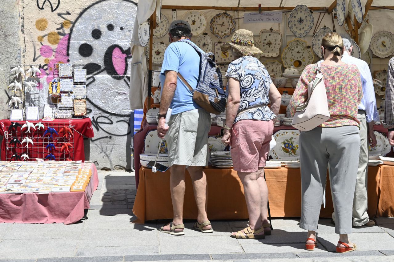 Feria de la Cacharrería en la Plaza de las Comendadoras