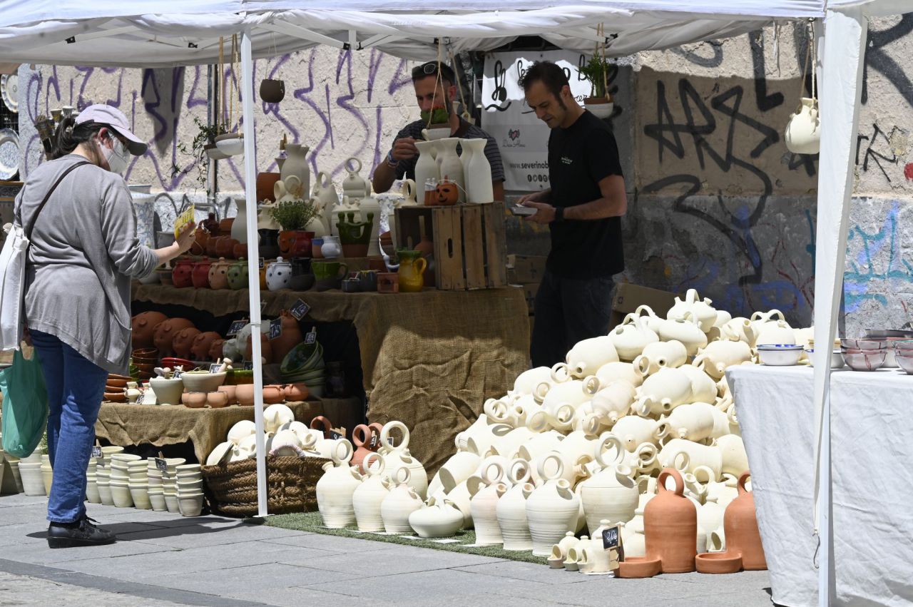 Feria de la Cacharrería en la Plaza de las Comendadoras