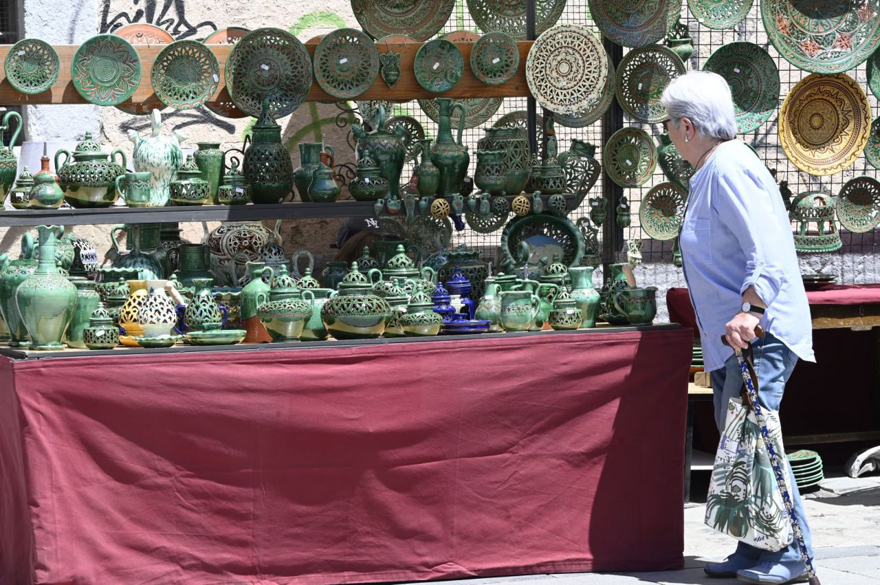 Feria de la Cacharrería en la Plaza de las Comendadoras