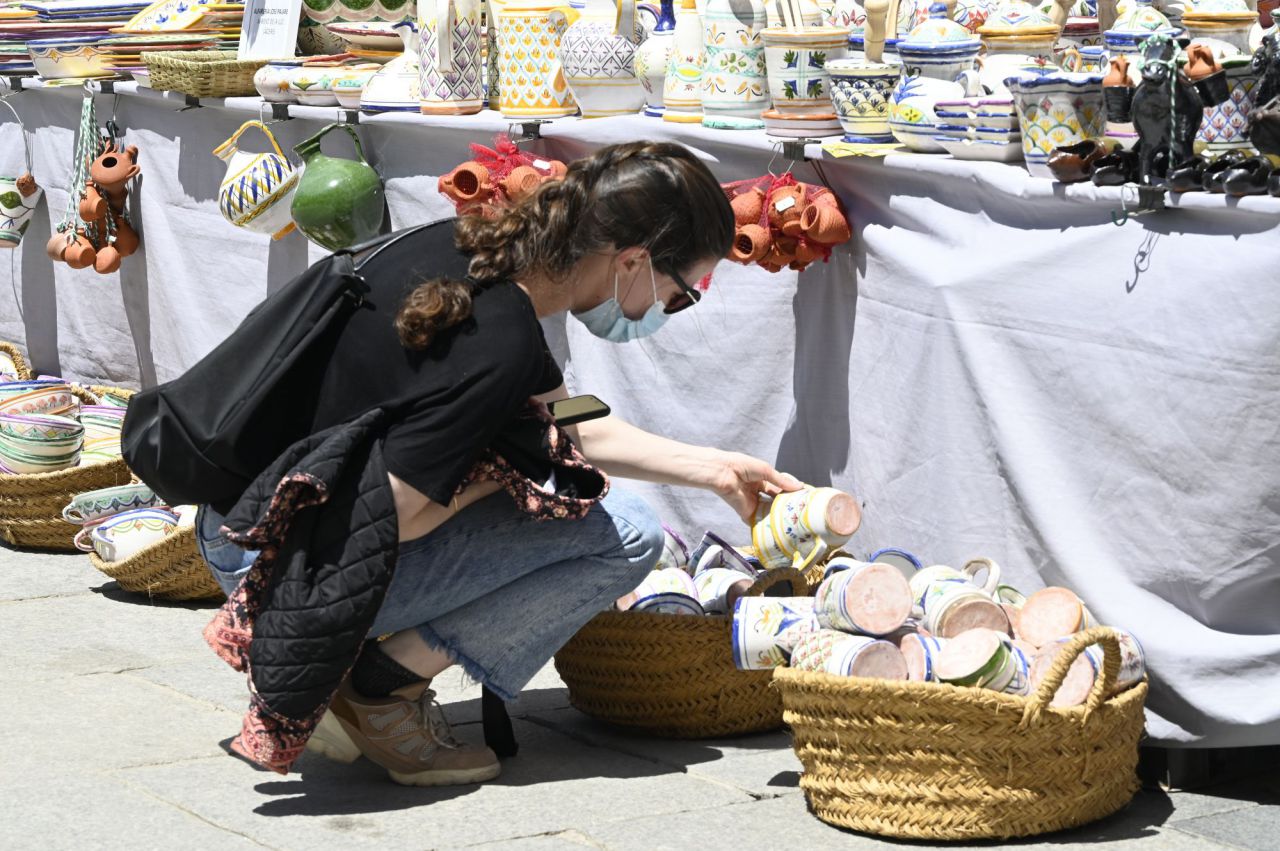 Feria de la Cacharrería en la Plaza de las Comendadoras