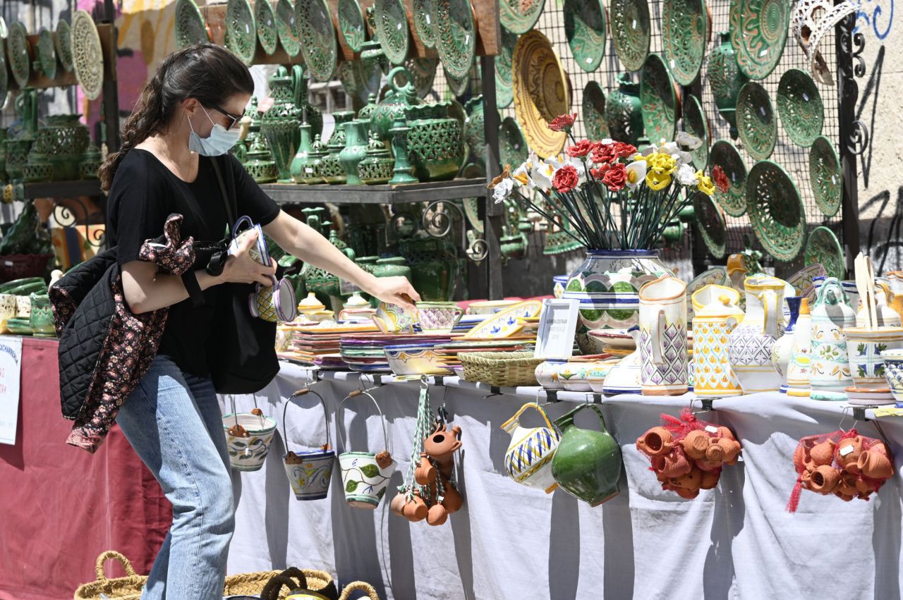 Feria de la Cacharrería en la Plaza de las Comendadoras