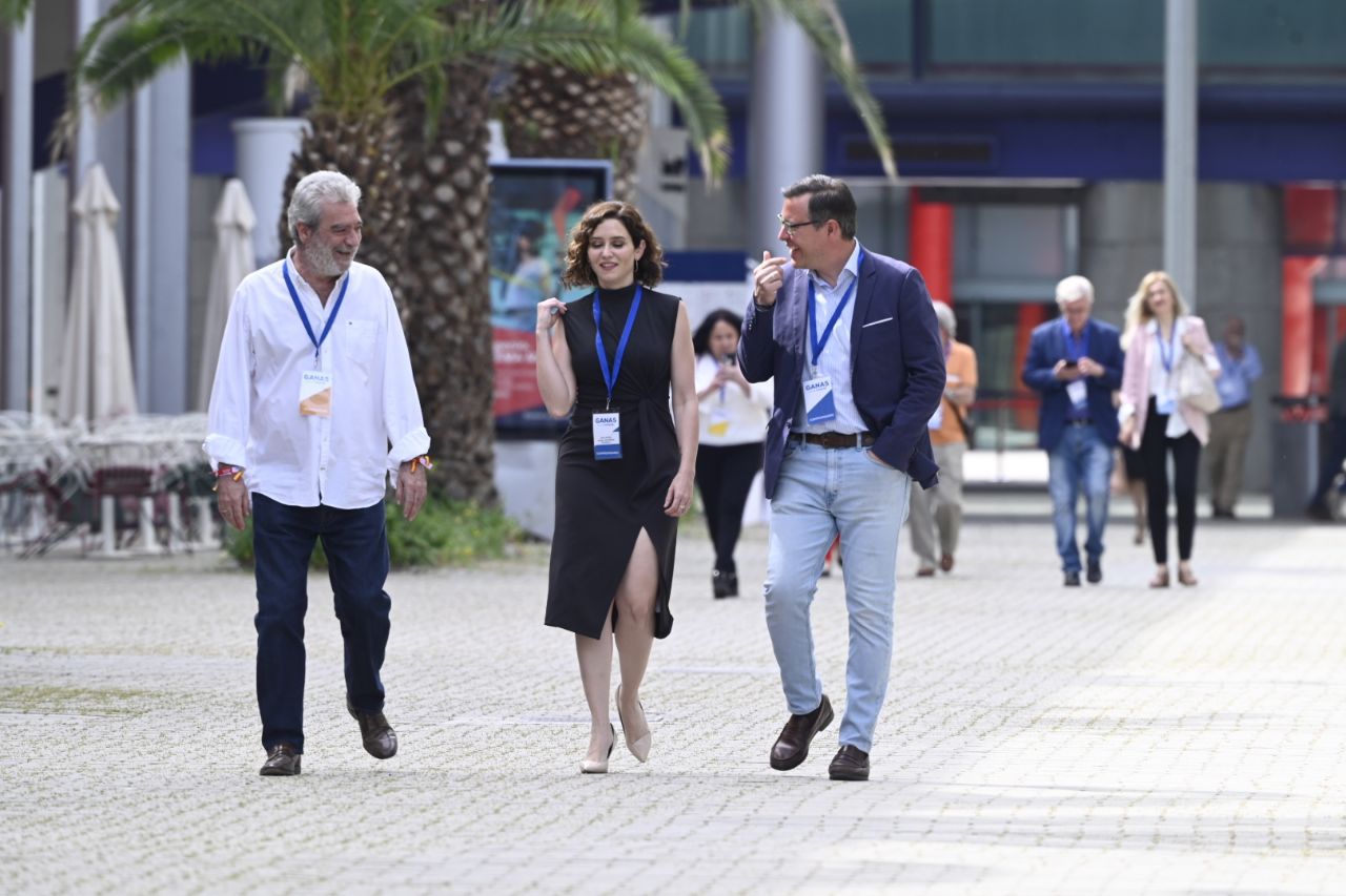 Miguel Ángel Rodríguez, Isabel Díaz Ayuso y Alfonso Serrano.