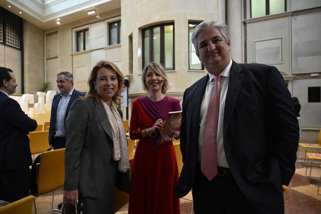 Nieves Segovia, presidenta de la Institución Educativa SEK, y María Cano, directora de Madridiario.