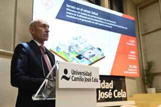 Salvador Urquía, director de Negocio de Serveo, en el transcurso de su ponencia: 'Infraestructuras que curan'