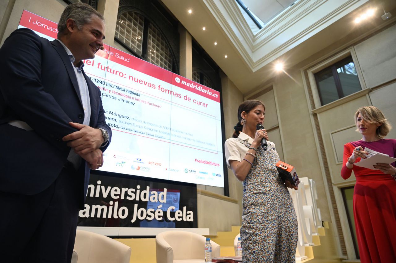 Una de las ganadoras de los auriculares inhalámbricos