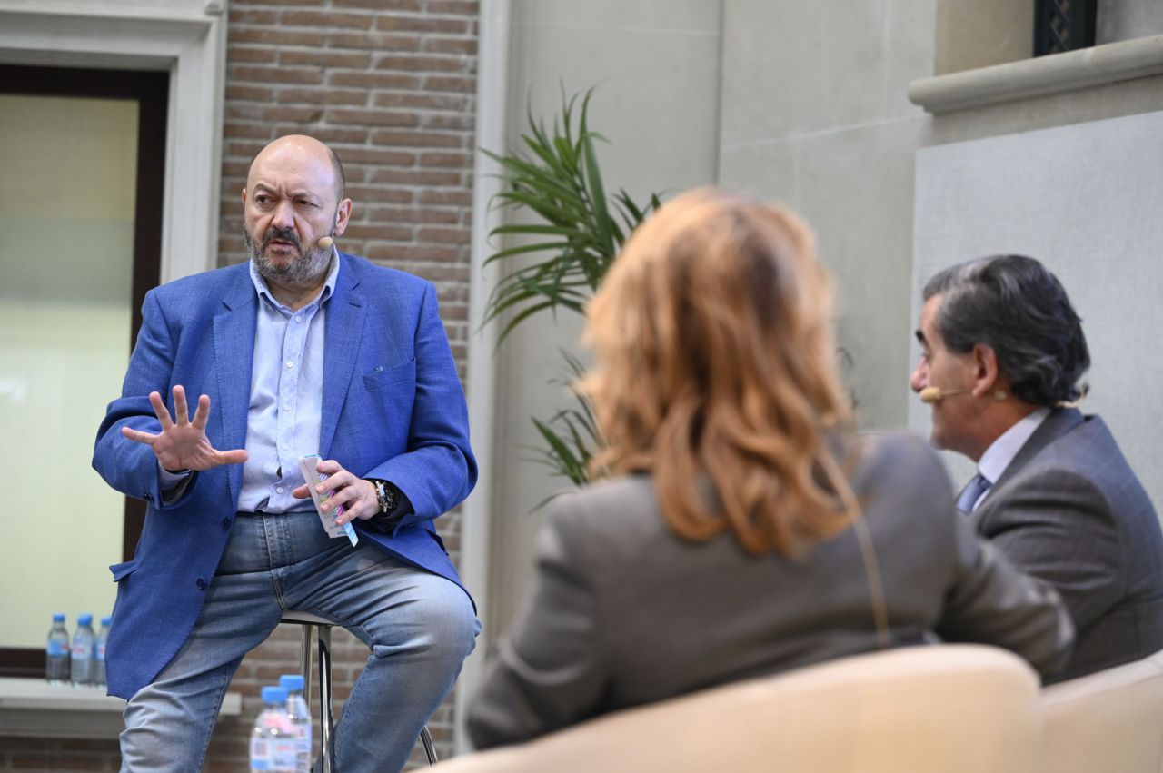 Constantino Mediavilla, presidente editor de Madridiario, Nieves Segovia, presidenta de la Institución SEK y Juan Abarca, presidente de HM Hospitales.