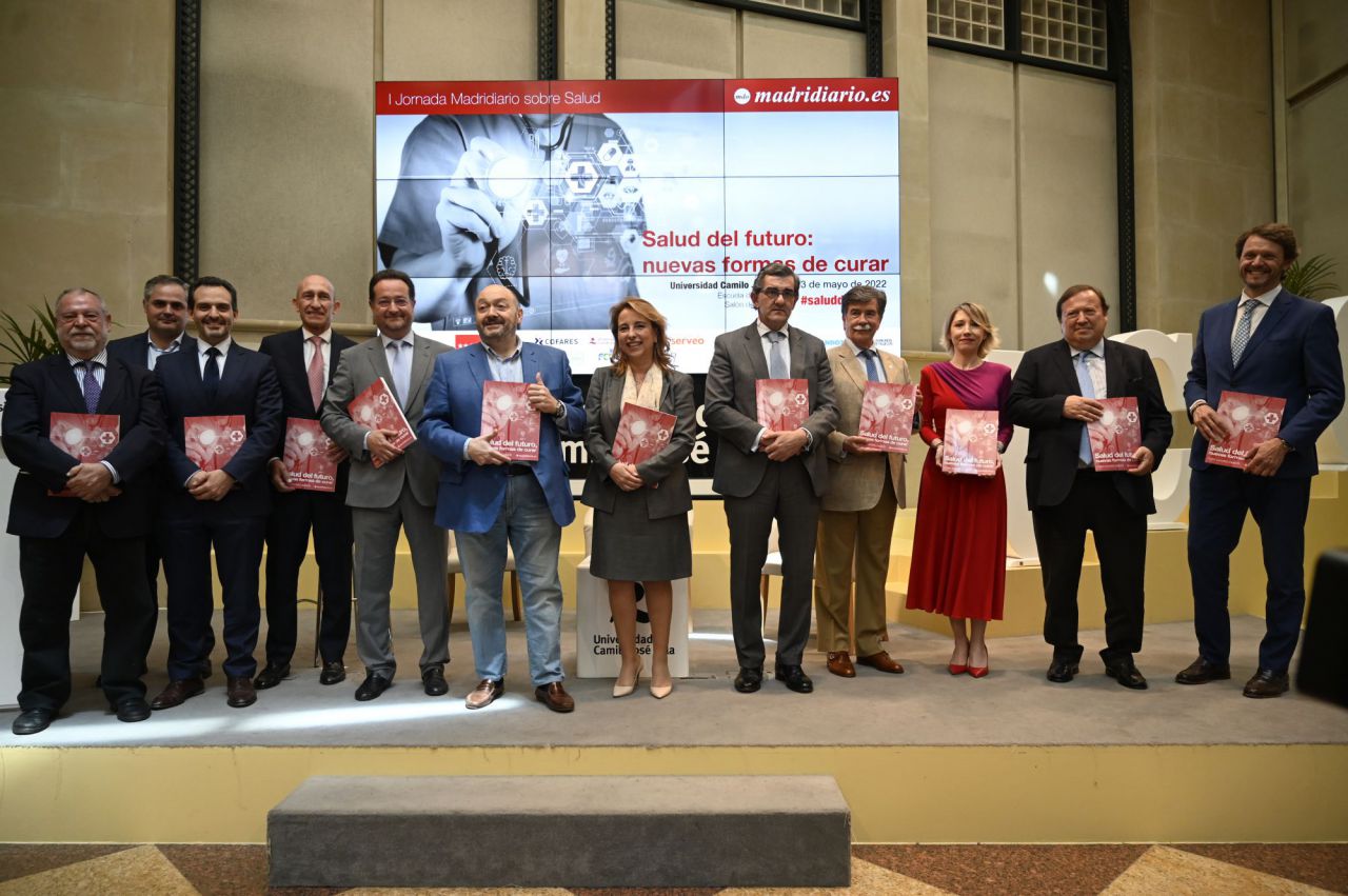 Foto de familia con algunos de los ponentes de la I Jornada sobre salud.