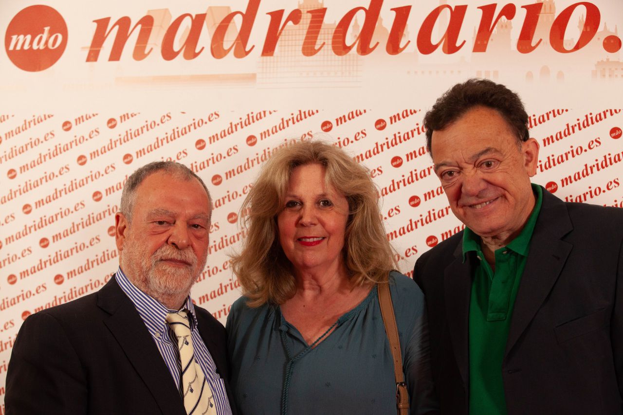 Pepe Brías, director general de Madridiario, y los periodistas Mara Colás y José Antonio Abellán
